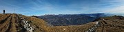 47  A pochi passi dalla vetta con ampia vista su Prealpi e Alpi Orobie